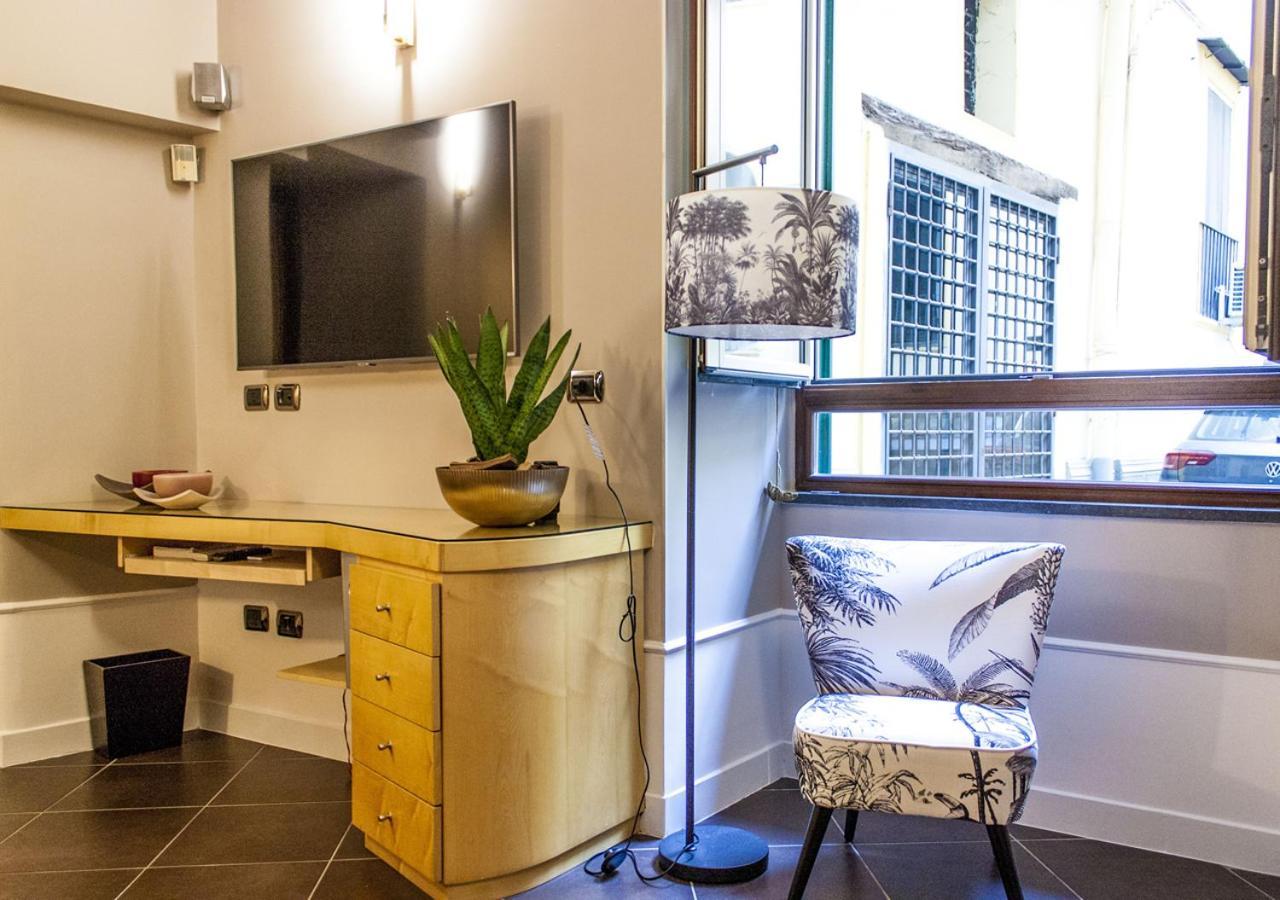 Relais Santa Chiara Apartment Наполи Екстериор снимка