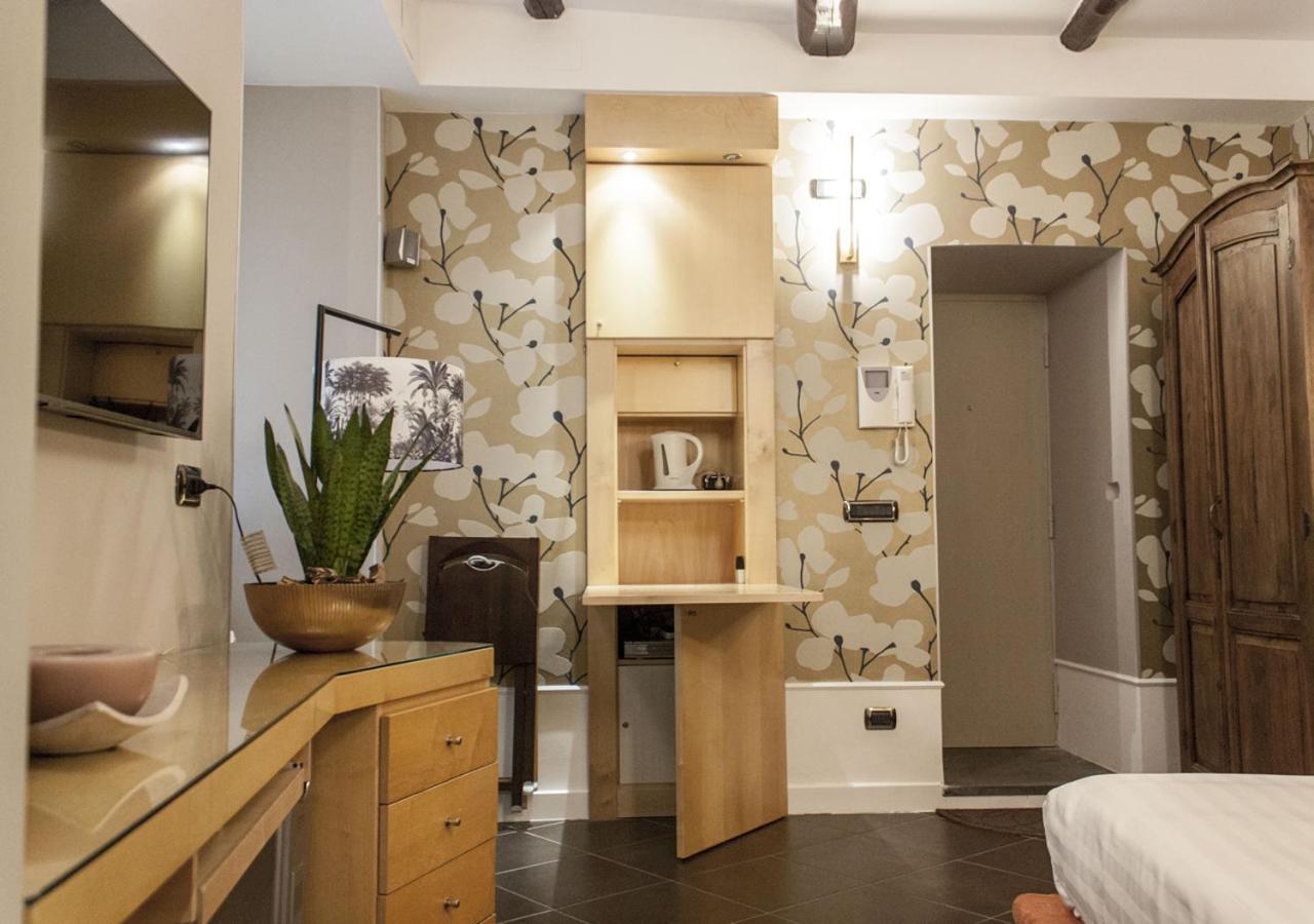 Relais Santa Chiara Apartment Наполи Екстериор снимка